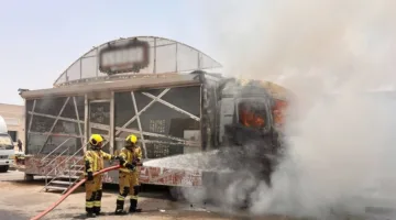 إخماد حريق في أربع شاحنات طعام في منطقة المطلاع
