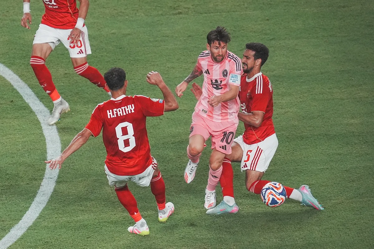 بطولة كأس العالم للأندية: تعادل إنتر ميامي مع الأهلي المصري بدون أهداف في المباراة الافتتاحية بطولة كأس العالم للأندية: تعادل إنتر ميامي مع الأهلي المصري بدون أهداف في المباراة الافتتاحية