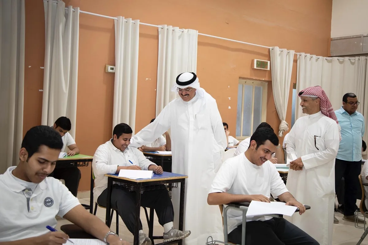 الطبطبائي يقوم بجولة ميدانية على لجان امتحانات الصف الثاني عشر الطبطبائي يقوم بجولة ميدانية على لجان امتحانات الصف الثاني عشر