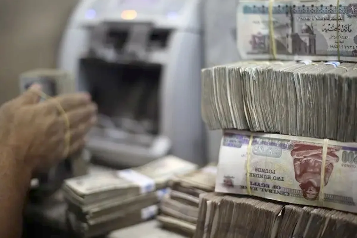 ضغطات على الجنيه المصري نتيجة خروج الاستثمارات من أدوات الدين ضغطات على الجنيه المصري نتيجة خروج الاستثمارات من أدوات الدين