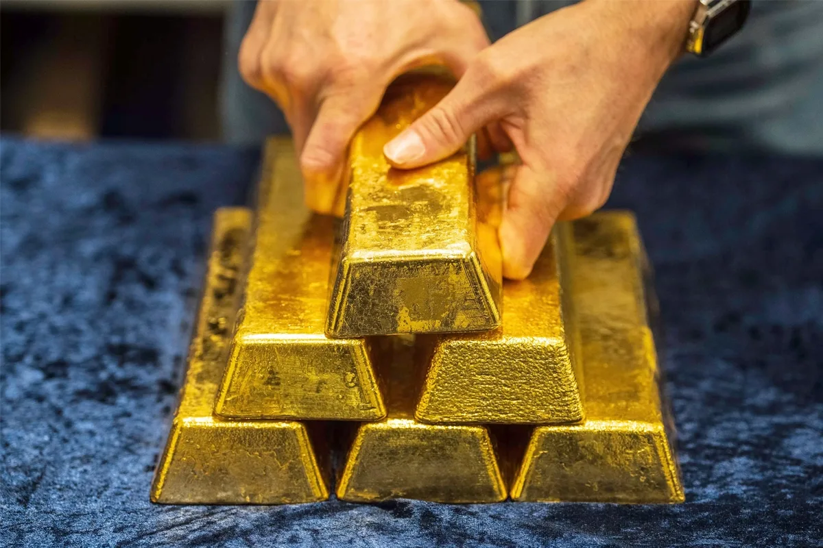 الذهب ينخفض مع تحقيق الأرباح بعد اقترابه من ذروته في شهرين الذهب ينخفض مع تحقيق الأرباح بعد اقترابه من ذروته في شهرين