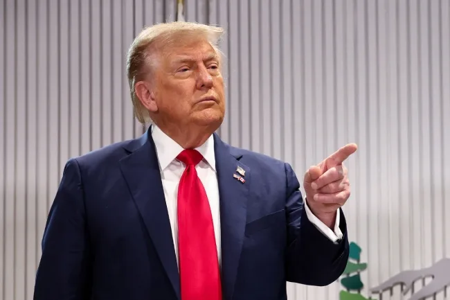 ترامب: ينبغي على إيران بدء المفاوضات بسرعة قبل أن يفوت الأوان ترامب: ينبغي على إيران بدء المفاوضات بسرعة قبل أن يفوت الأوان