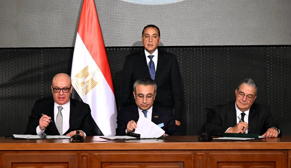 مدبولي يتابع توقيع اتفاقية شراكة وتطوير لإنشاء مدينة جريان بمحور الشيخ زايد مدبولي يتابع توقيع اتفاقية شراكة وتطوير لإنشاء مدينة جريان بمحور الشيخ زايد