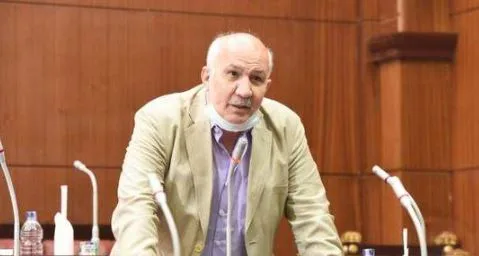 زعيم حزب التجمع يعبّر عن استيائه من إعفاء التعليم الديني من الضرائب العقارية. زعيم حزب التجمع يعبّر عن استيائه من إعفاء التعليم الديني من الضرائب العقارية.