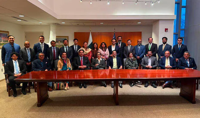 وصول وفد دبلوماسي من باكستان إلى لندن بهدف تعزيز التدخل الدولي لحل القضايا العالقة مع الهند وصول وفد دبلوماسي من باكستان إلى لندن بهدف تعزيز التدخل الدولي لحل القضايا العالقة مع الهند