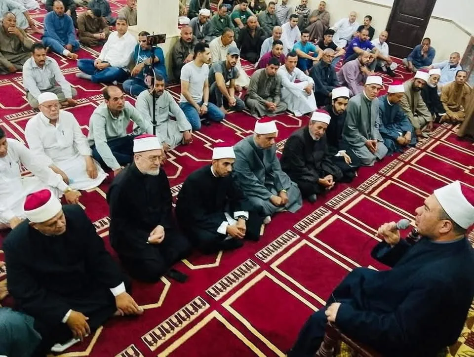 وفد من أوقاف الدقهلية يشارك في تقديم التعازي للشهيد البطل خالد محمد شوقي وفد من أوقاف الدقهلية يشارك في تقديم التعازي للشهيد البطل خالد محمد شوقي
