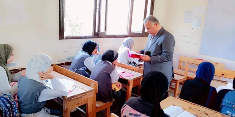 استجواب موظف بتهمة تسجيل ورقة امتحان العلوم في لجنة تعليمية بشمال سيناء استجواب موظف بتهمة تسجيل ورقة امتحان العلوم في لجنة تعليمية بشمال سيناء
