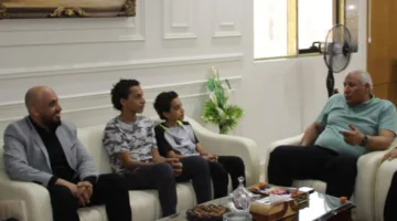 محافظ الوادي الجديد يستعرض طرق تحويل الخدمات الحكومية إلى الرقمية وتطوير مهارات الشباب.