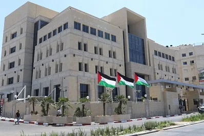 سلطة النقد الفلسطينية تنبه إلى مخاطر إنهاء العلاقات المصرفية مع إسرائيل