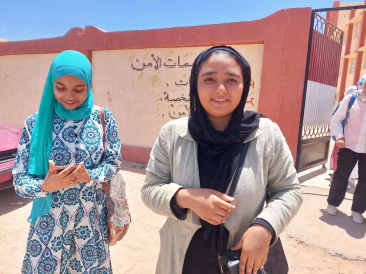 دروس مبسطة وكمبيوتر مباشرة: طلاب جنوب سيناء يحتفلون بنهاية الامتحانات رغم تسريباتها دروس مبسطة وكمبيوتر مباشرة: طلاب جنوب سيناء يحتفلون بنهاية الامتحانات رغم تسريباتها