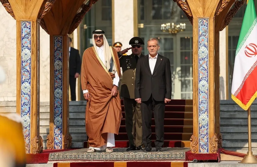 الرئيس الإيراني يؤكد لأمير قطر قدرة بلاده على الدفاع عن نفسها بشكل كامل الرئيس الإيراني يؤكد لأمير قطر قدرة بلاده على الدفاع عن نفسها بشكل كامل