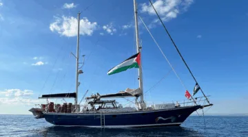 5 زوارق حربية إسرائيلية ت intercept سفينة أسطول الحرية قرب غزة