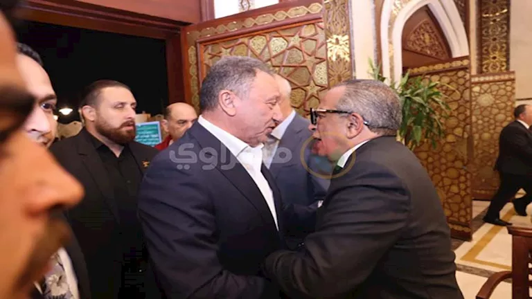 5 لقطات من حضور محمود الخطيب لجنازة والدة عمرو الجنايني 5 لقطات من حضور محمود الخطيب لجنازة والدة عمرو الجنايني
