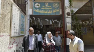 وكيلة تعليم بني سويف تتابع سير العمل في كنترول التعليم الصناعي بمدرسة الثانوية الميكانيكية