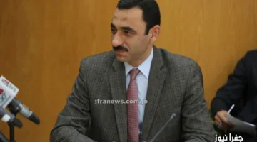 مدير الغذاء يجتهد أمام رئيس الوزراء، بينما يواجه محاولات لإزاحته