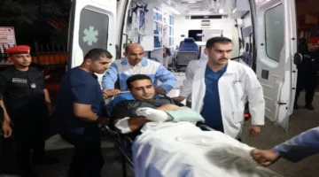 القوات المسلحة تنقل الممرض المصاب خلال عمله في المستشفى الميداني بغزة.