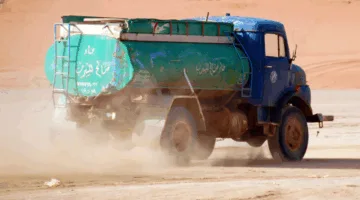 اعتصام لأصحاب شاحنات المياه في البترا
