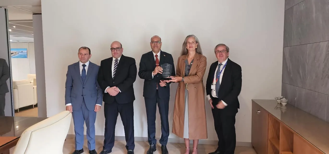 وزير العمل يطمئن رئيس الاتحاد العالمي للتوظيف بأن الدولة مستعدة لتقديم عمالة مصرية مؤهلة ومُدربة. وزير العمل يطمئن رئيس الاتحاد العالمي للتوظيف بأن الدولة مستعدة لتقديم عمالة مصرية مؤهلة ومُدربة.