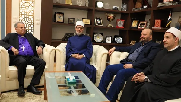 مفتي الجمهورية يرحب برئيس الطائفة الإنجيلية لتقديم التهاني بمناسبة عيد الأضحى المبارك. مفتي الجمهورية يرحب برئيس الطائفة الإنجيلية لتقديم التهاني بمناسبة عيد الأضحى المبارك.