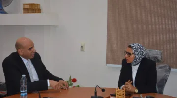 نائب محافظ الوادي الجديد تبحث إمكانية تطوير تطبيق إلكتروني لتقديم الخدمات الحكومية للجماهير