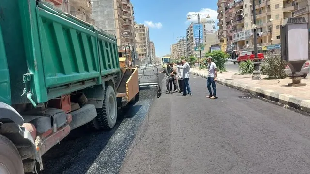 رئيس كفر الدوار يشرف على عمليات رصف مدخل المدينة رئيس كفر الدوار يشرف على عمليات رصف مدخل المدينة