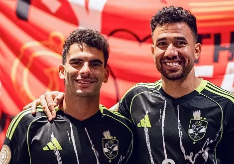 الأهلي يكشف عن طقمه الاحتياطي للموسم الجديد الأهلي يكشف عن طقمه الاحتياطي للموسم الجديد