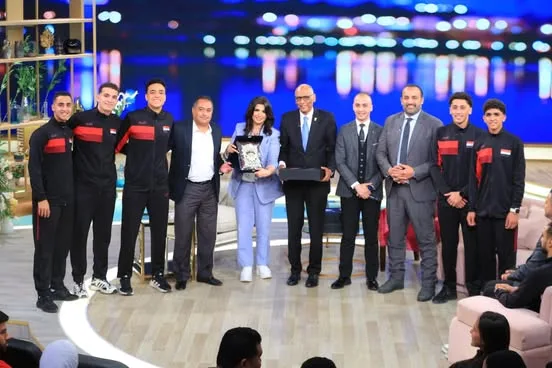 اليوم.. أبطال السباحة ورفع الأثقال والتجديف والهوكي والبادمنتون يتواجدون مع منى الشاذلي. اليوم.. أبطال السباحة ورفع الأثقال والتجديف والهوكي والبادمنتون يتواجدون مع منى الشاذلي.