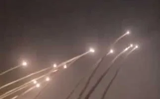 عاجل.. تل أبيب تتعرض لاعتداء صاروخي من إيران