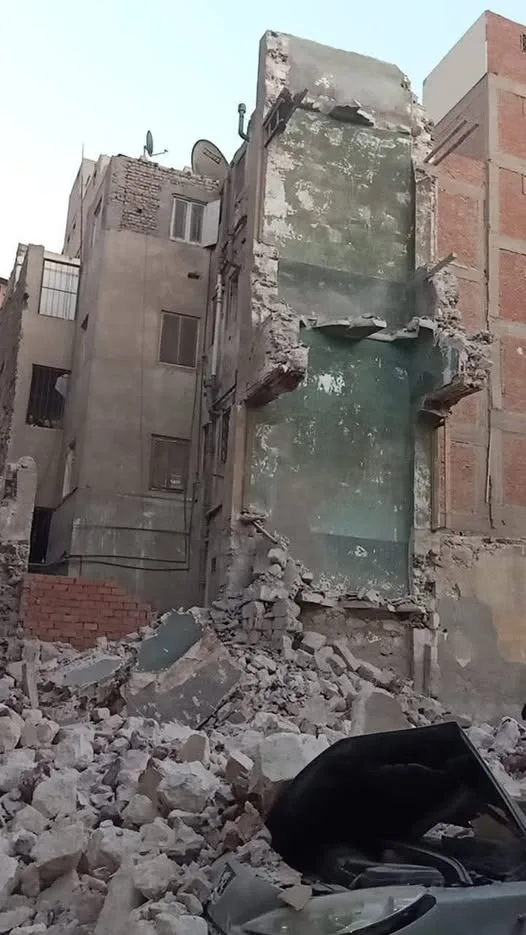 محافظ المنيا يطالب باتخاذ إجراءات سريعة تجاه انهيار جزئي لمبنى في شارع الحسيني دون حدوث إصابات بشرية. محافظ المنيا يطالب باتخاذ إجراءات سريعة تجاه انهيار جزئي لمبنى في شارع الحسيني دون حدوث إصابات بشرية.