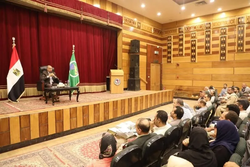 محافظ المنيا يوزع ٣٢٨ عقداً لتقنين أراضي الدولة محافظ المنيا يوزع ٣٢٨ عقداً لتقنين أراضي الدولة