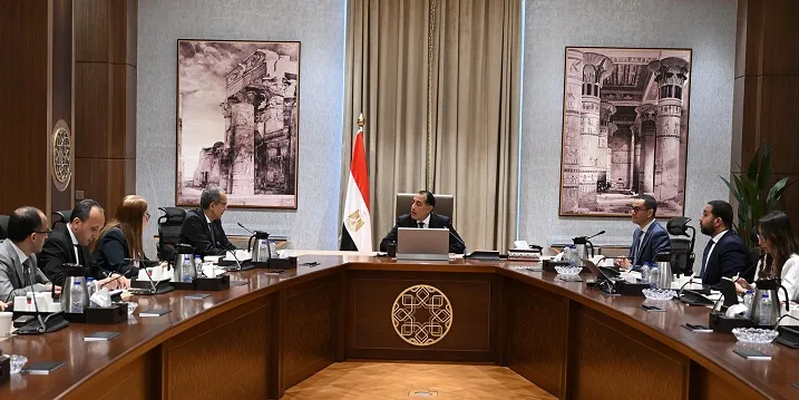 مدبولي يعرض خطوات تنفيذ برنامج طرح الاستثمارات الحكومية في مجال الاتصالات وتقنية المعلومات مدبولي يعرض خطوات تنفيذ برنامج طرح الاستثمارات الحكومية في مجال الاتصالات وتقنية المعلومات