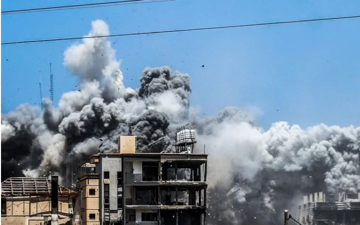 23 شهيدًا وعشرات الإصابات جراء قصف قوات الاحتلال لمناطق متنوعة في قطاع غزة 23 شهيدًا وعشرات الإصابات جراء قصف قوات الاحتلال لمناطق متنوعة في قطاع غزة