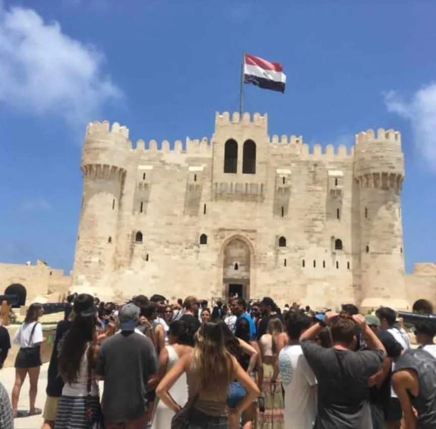 إقبال ملحوظ على قلعة قايتباي في اليوم الرابع من العيد إقبال ملحوظ على قلعة قايتباي في اليوم الرابع من العيد