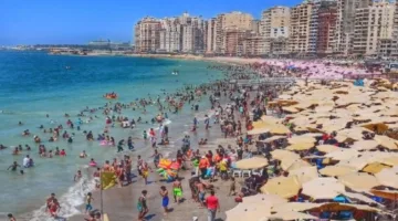 شاطئ متألق واحتفالات العيد: الإسكندرية تستقبل الزوار بمتوسط إقبال واستعدادات مكثفة على الشواطئ.