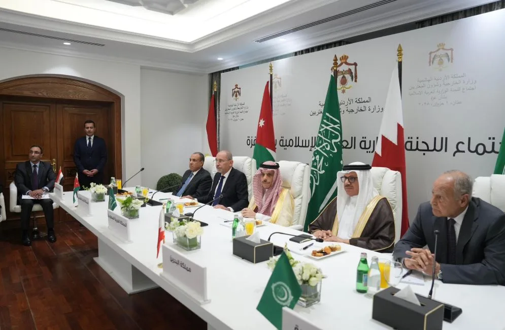 بعد عجز الوصول إلى رام الله.. اللجنة العربية الإسلامية تعقد اجتماعًا مع الرئيس الفلسطيني عبر الفيديو. بعد عجز الوصول إلى رام الله.. اللجنة العربية الإسلامية تعقد اجتماعًا مع الرئيس الفلسطيني عبر الفيديو.
