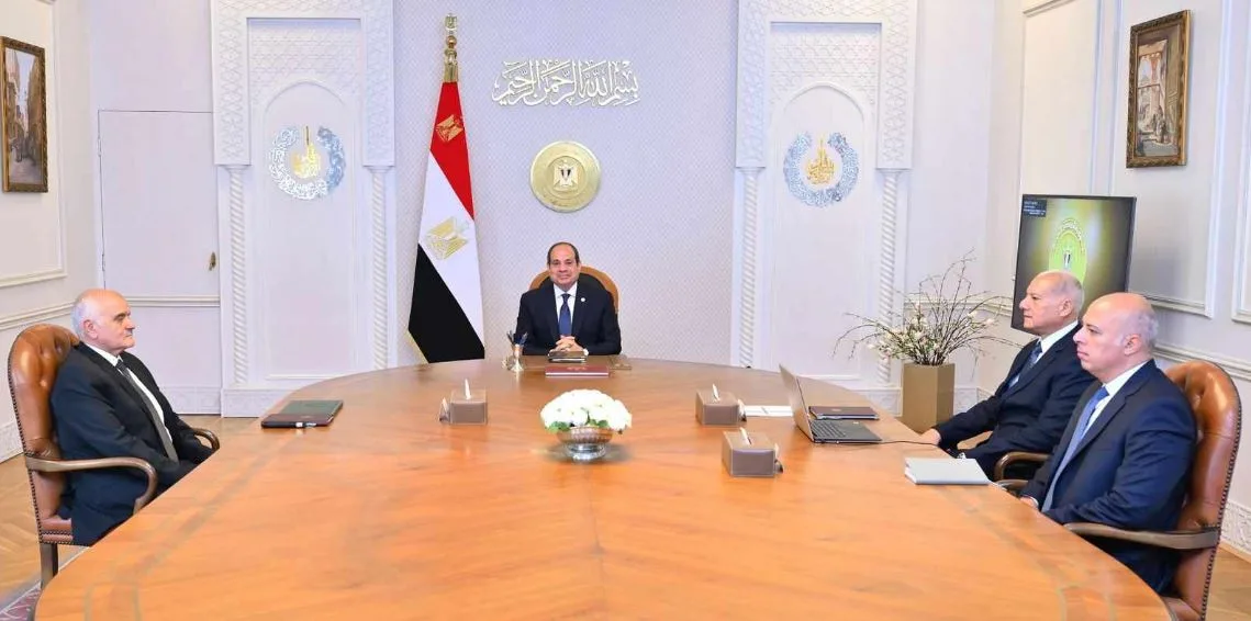 السيسي يطلق مشروع “مصر معكم” ويأمر بتوسيع نطاق دعم أسر الشهداء والمصابين. السيسي يطلق مشروع “مصر معكم” ويأمر بتوسيع نطاق دعم أسر الشهداء والمصابين.