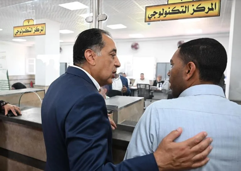 مدبولي يبرز دور المركز التكنولوجي لخدمة المواطنين بزاوية صقر في تقليص وقت إنجاز الخدمات مدبولي يبرز دور المركز التكنولوجي لخدمة المواطنين بزاوية صقر في تقليص وقت إنجاز الخدمات