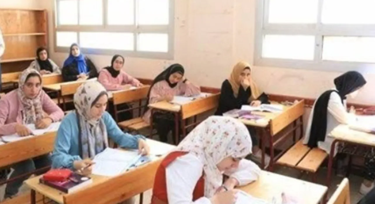 سفينة صينية تنحرف عن مسارها قرب جزيرة تتبع الفلبين في بحر الصين الجنوبي سفينة صينية تنحرف عن مسارها قرب جزيرة تتبع الفلبين في بحر الصين الجنوبي