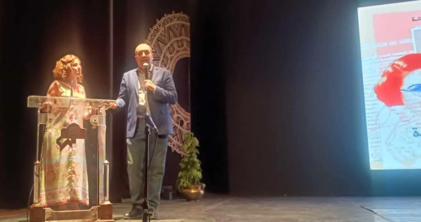 تقدير الكاتبة فيموني عكاشة لمؤلفها “الخواجاية” الذي صدر عن دار الشروق خلال احتفالية “أرواح في المدينة” في دار الأوبرا تقدير الكاتبة فيموني عكاشة لمؤلفها “الخواجاية” الذي صدر عن دار الشروق خلال احتفالية “أرواح في المدينة” في دار الأوبرا