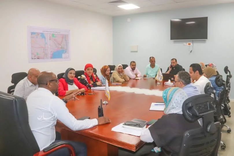مدير الصحة في السويس يجتمع مع مديري الإدارات لمناقشة تعزيز الخدمات. مدير الصحة في السويس يجتمع مع مديري الإدارات لمناقشة تعزيز الخدمات.