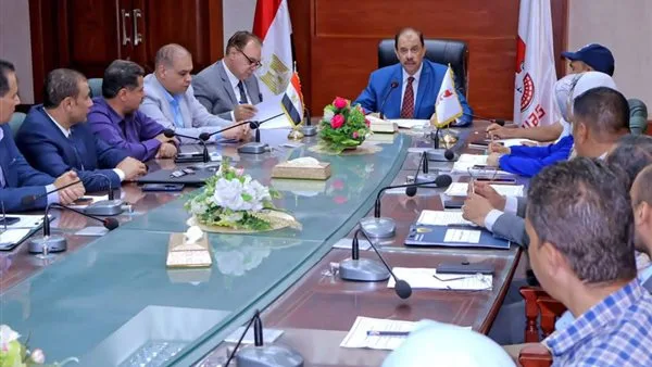 محافظ سوهاج يعقد اجتماعًا لوضع استراتيجيات لتشغيل الأسواق الحضرية الجديدة واستغلالها بكفاءة محافظ سوهاج يعقد اجتماعًا لوضع استراتيجيات لتشغيل الأسواق الحضرية الجديدة واستغلالها بكفاءة