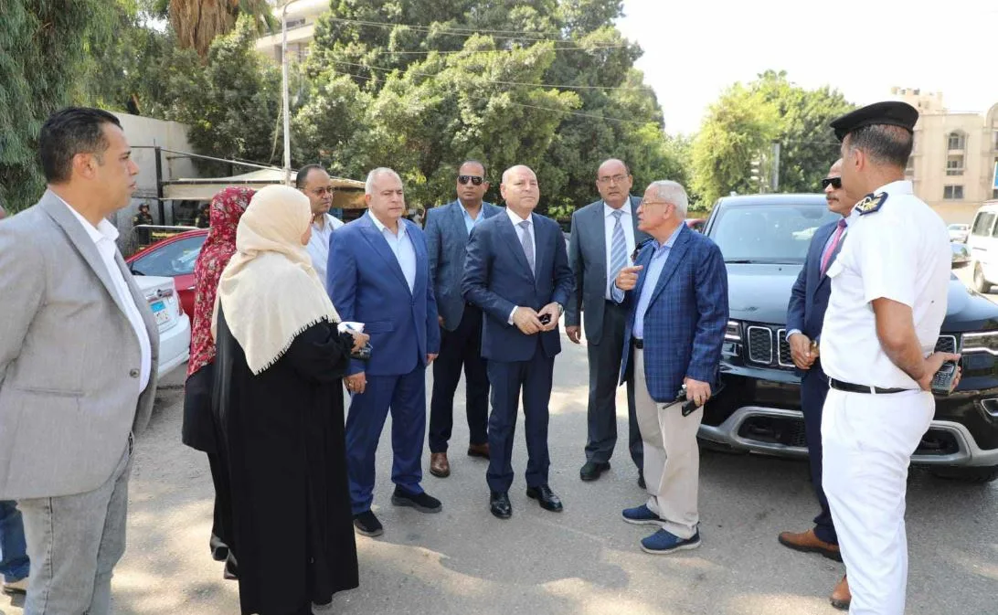 محافظ القاهرة يزور موقع أعمال التجديد في شارع أحمد زكي محافظ القاهرة يزور موقع أعمال التجديد في شارع أحمد زكي