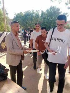 انطلاق ماراثون امتحانات الثانوية العامة في الفيوم، وسط أجواء من البهجة والفرح بين الطلاب أمام اللجان انطلاق ماراثون امتحانات الثانوية العامة في الفيوم، وسط أجواء من البهجة والفرح بين الطلاب أمام اللجان