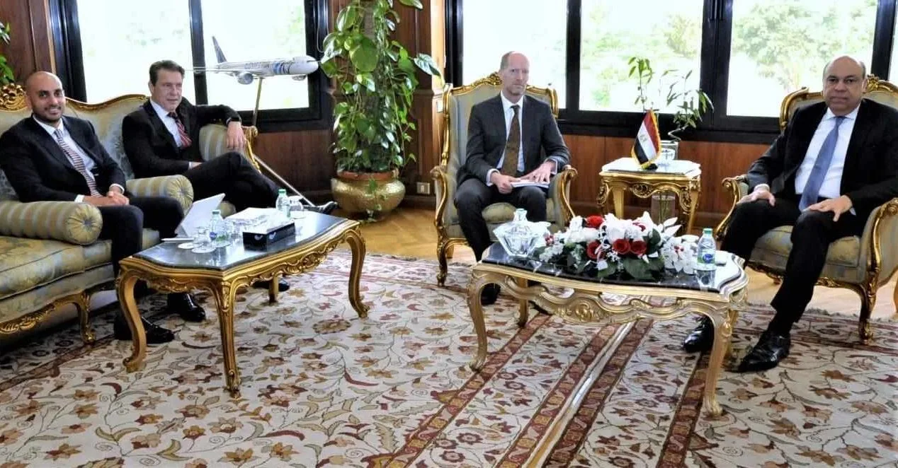 وزير الطيران يستعرض مع وفد من البنك الأوروبي لإعادة الإعمار والتنمية آفاق التعاون في مشاريع المطارات وزير الطيران يستعرض مع وفد من البنك الأوروبي لإعادة الإعمار والتنمية آفاق التعاون في مشاريع المطارات