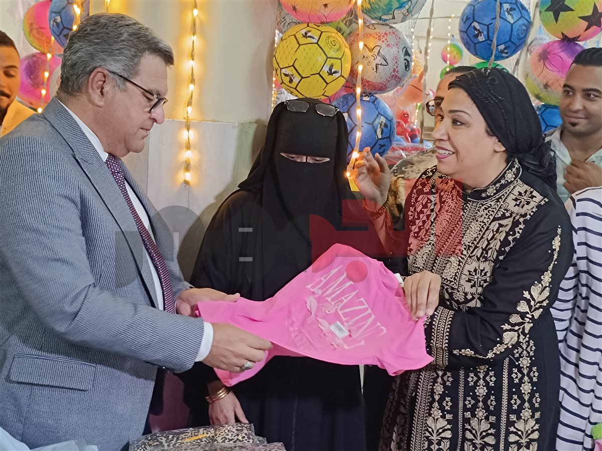 النائبة نشوي الديب ومحمد مرعي سكرتير عام مساعد محافظة الجيزة