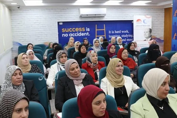 محافظ كفر الشيخ يراقب أنشطة اليوم الأول من برنامج “المرأة في القيادة بالمحافظات” محافظ كفر الشيخ يراقب أنشطة اليوم الأول من برنامج “المرأة في القيادة بالمحافظات”