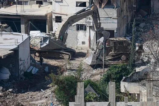 قوات الاحتلال تدمر العديد من المباني في مخيمات طولكرم ونور شمس قوات الاحتلال تدمر العديد من المباني في مخيمات طولكرم ونور شمس