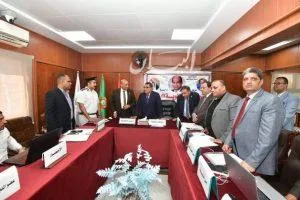 محافظ الدقهلية يتواجد في غرفة عمليات المديرية لمتابعة بدء امتحانات الثانوية العامة محافظ الدقهلية يتواجد في غرفة عمليات المديرية لمتابعة بدء امتحانات الثانوية العامة