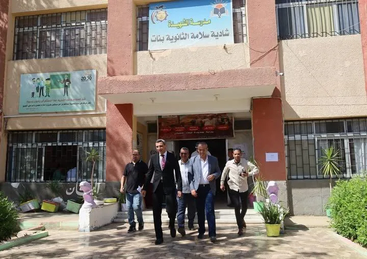 مفتش السويس يزور لجان اختبارات الثانوية العامة والأزهرية في المحافظة مفتش السويس يزور لجان اختبارات الثانوية العامة والأزهرية في المحافظة