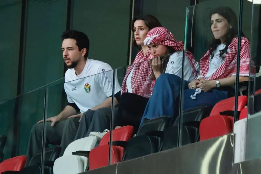 الدعجة يُدوّن: وليّ العهد الأمير الحسين بن عبدالله الثاني.. القلب الحيوي للمنتخب في سعيه نحو المجد العالمي الدعجة يُدوّن: وليّ العهد الأمير الحسين بن عبدالله الثاني.. القلب الحيوي للمنتخب في سعيه نحو المجد العالمي